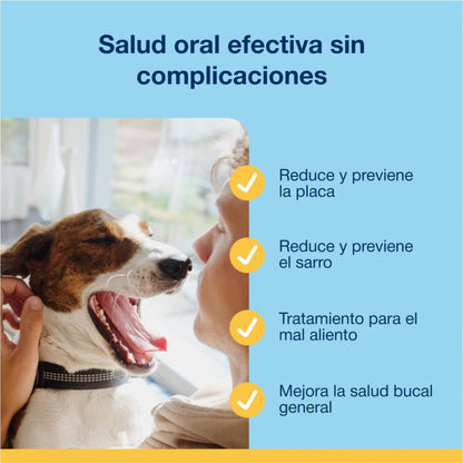 Perro bostezando junto a su tutor con lista de beneficios de ProDen PlaqueOff polvo para reducir placa, sarro, mal aliento y mejorar la salud oral general.