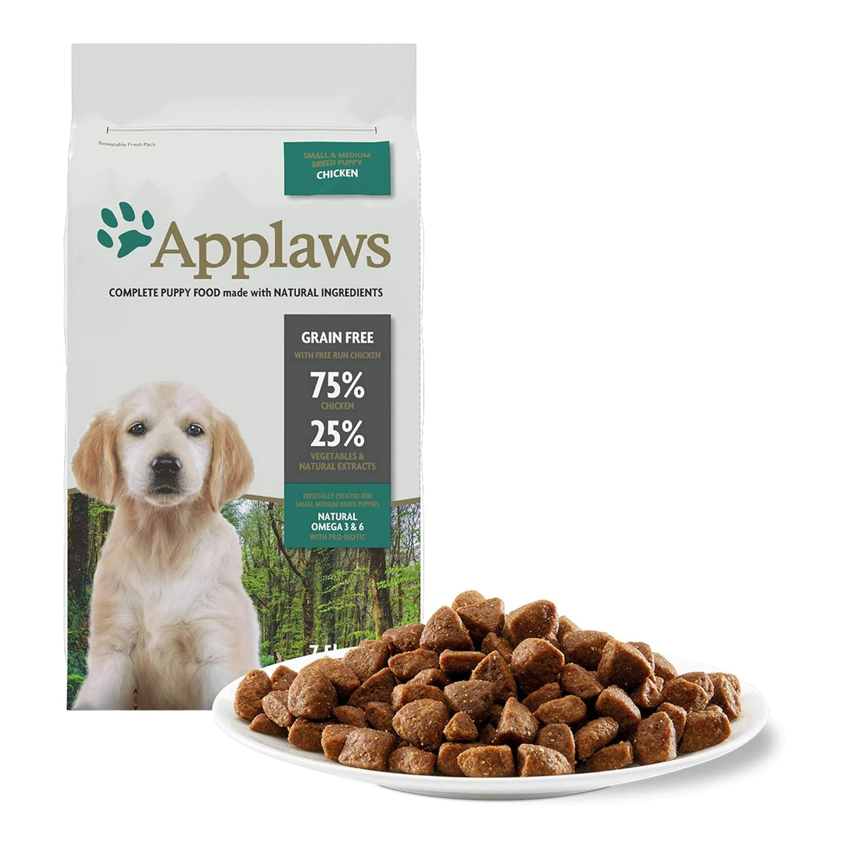 Saco de pienso Applaws para cachorros junto a un plato con croquetas.