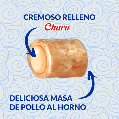 Primer plano de una pieza de Churu Bites con la masa de pollo horneada por fuera y el relleno cremoso dentro