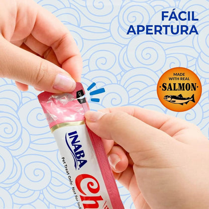 Dos manos rasgando la punta de un tubo para abrirlo, bajo el rótulo «Fácil apertura» sobre un fondo de olas
