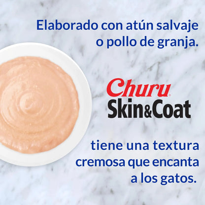 Plato blanco con crema sobre una superficie de mármol, con el logotipo de Churu Skin & Coat