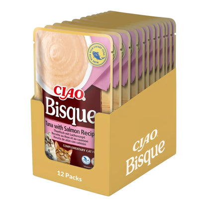 Caja expositora abierta y repleta de bolsas iguales de Ciao Bisque de atún con salmón