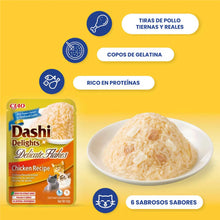 Bolsa de Dashi Delicate Flakes de pollo junto a un plato de copos de pollo y cuatro rótulos de la receta