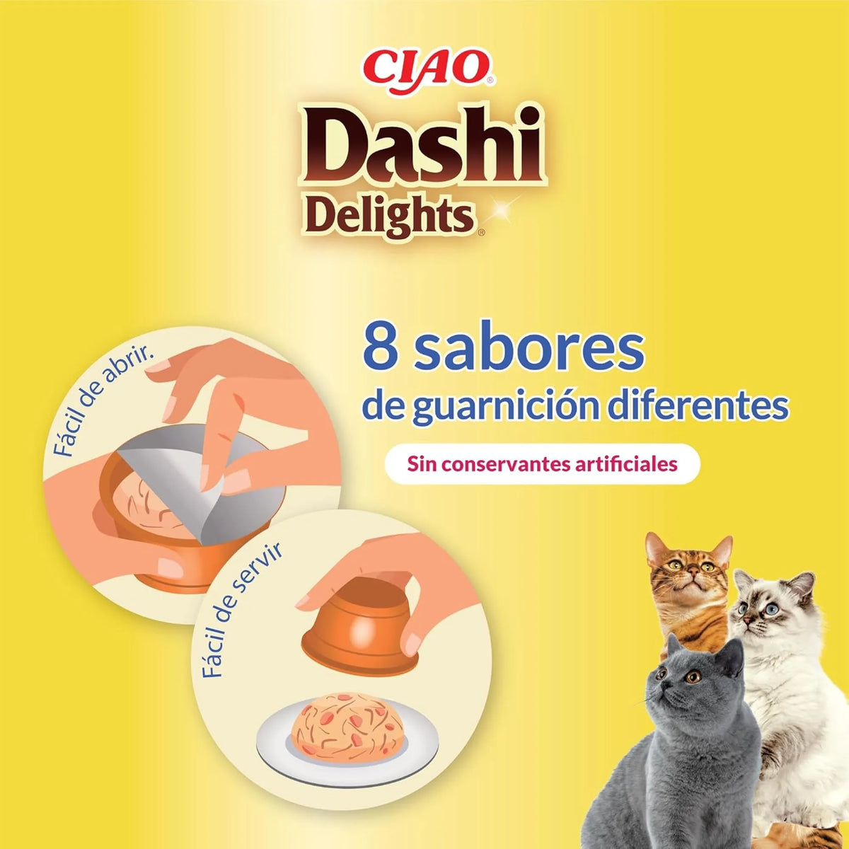 Dos gatos junto a unas manos que abren una tarrina Dashi Delights y la sirven