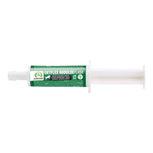 Jeringa oral de 60 ml de Ekyflex Nodolox Flash para caballos sobre fondo blanco