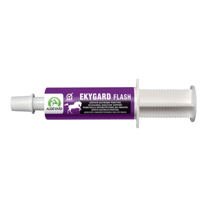 Jeringa oral de 60 ml de Ekygard Flash Audevard para caballos sobre fondo blanco