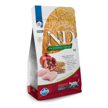 Bolsa de pienso Ancestral Grain pollo Farmina N&D en ángulo, con las recetas escritas en varios idiomas.