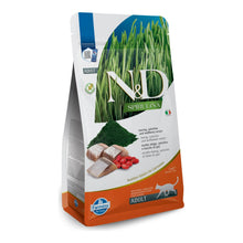 Bolsa de pienso gatos espirulina arenque Farmina N&D, vista en ángulo con las recetas en varios idiomas.