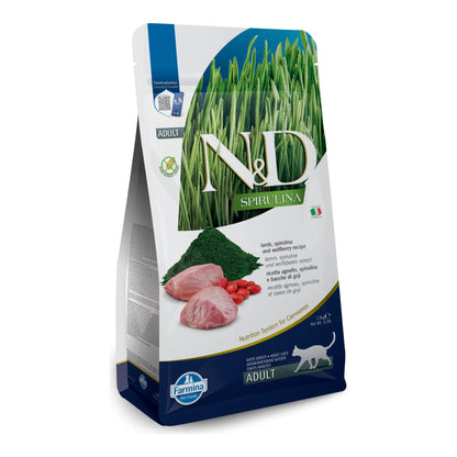 Bolsa de pienso gatos espirulina cordero Farmina N&D, vista en ángulo con las recetas en varios idiomas.