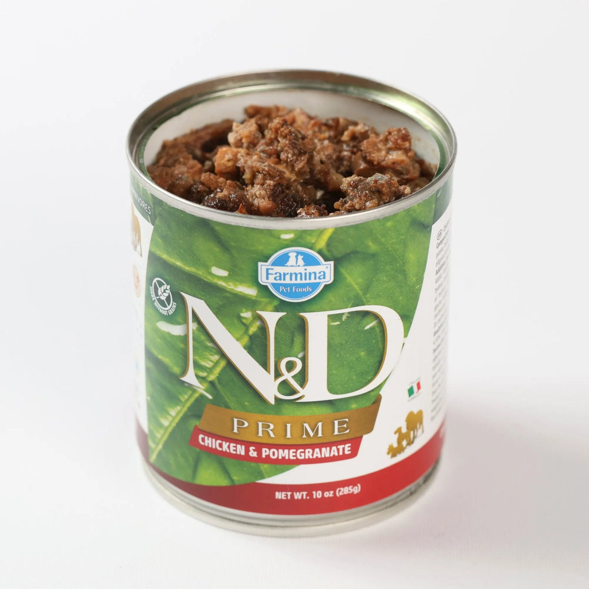 Vista superior de la lata abierta mostrando el alimento húmedo en su interior.