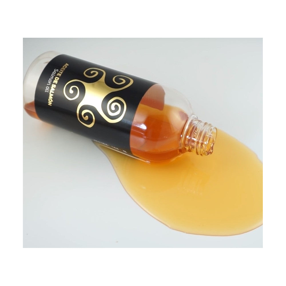 Aceite de salmón noruego Lenda derramado desde la botella de 250 ml, textura del aceite, EAN 8435578260228