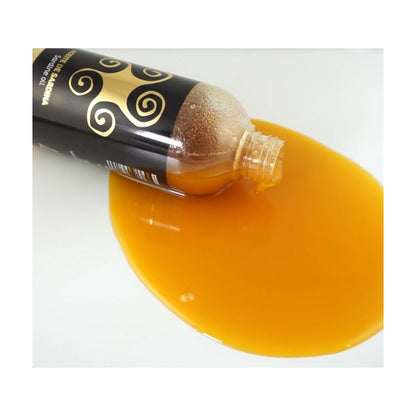 Aceite de sardina Lenda derramado desde la botella de 250 ml, textura y color del aceite, EAN 8435578260235