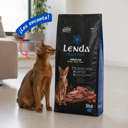 Gato adulto junto al saco de cerdo, EAN 8435578202297 y 8435578202303