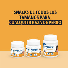 Los tres tamaños de Movoflex Virbac Soft Chews para perros — S M y L — sobre fondo naranja con texto Snacks de todos los tamaños para cualquier raza de perro