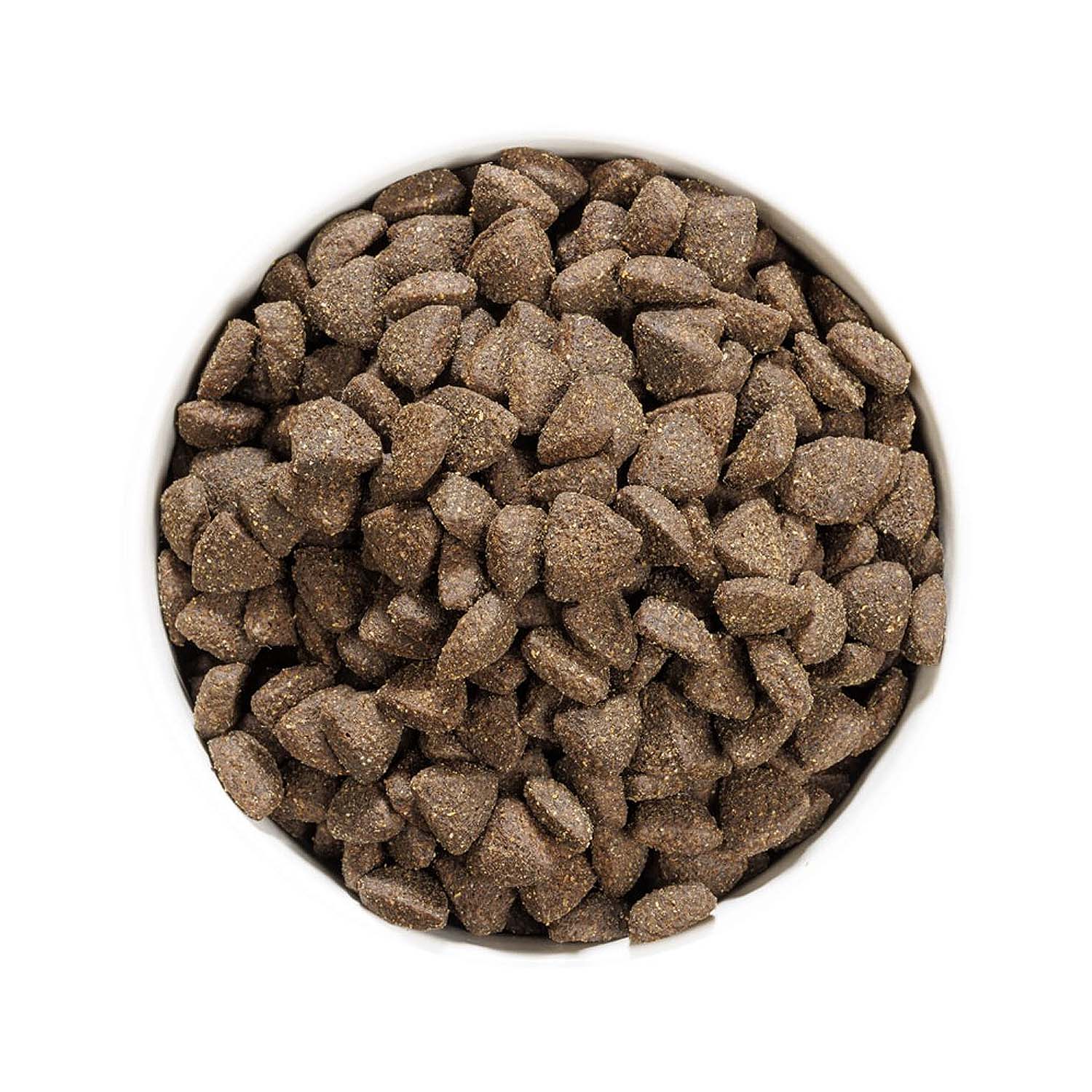 Vista superior de un cuenco lleno de croquetas del pienso Ownat Grain Free Prime Adult Lamb, alimento seco natural para perros adultos sin cereales.