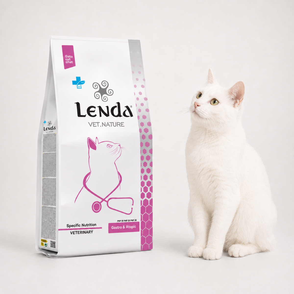 Felino blanco junto al saco de la dieta digestiva, EAN 8435578250229