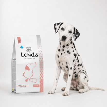 Dálmata sentado junto al saco Vet Nature para perros diabéticos, EAN 8435578250083 / 8435578250090