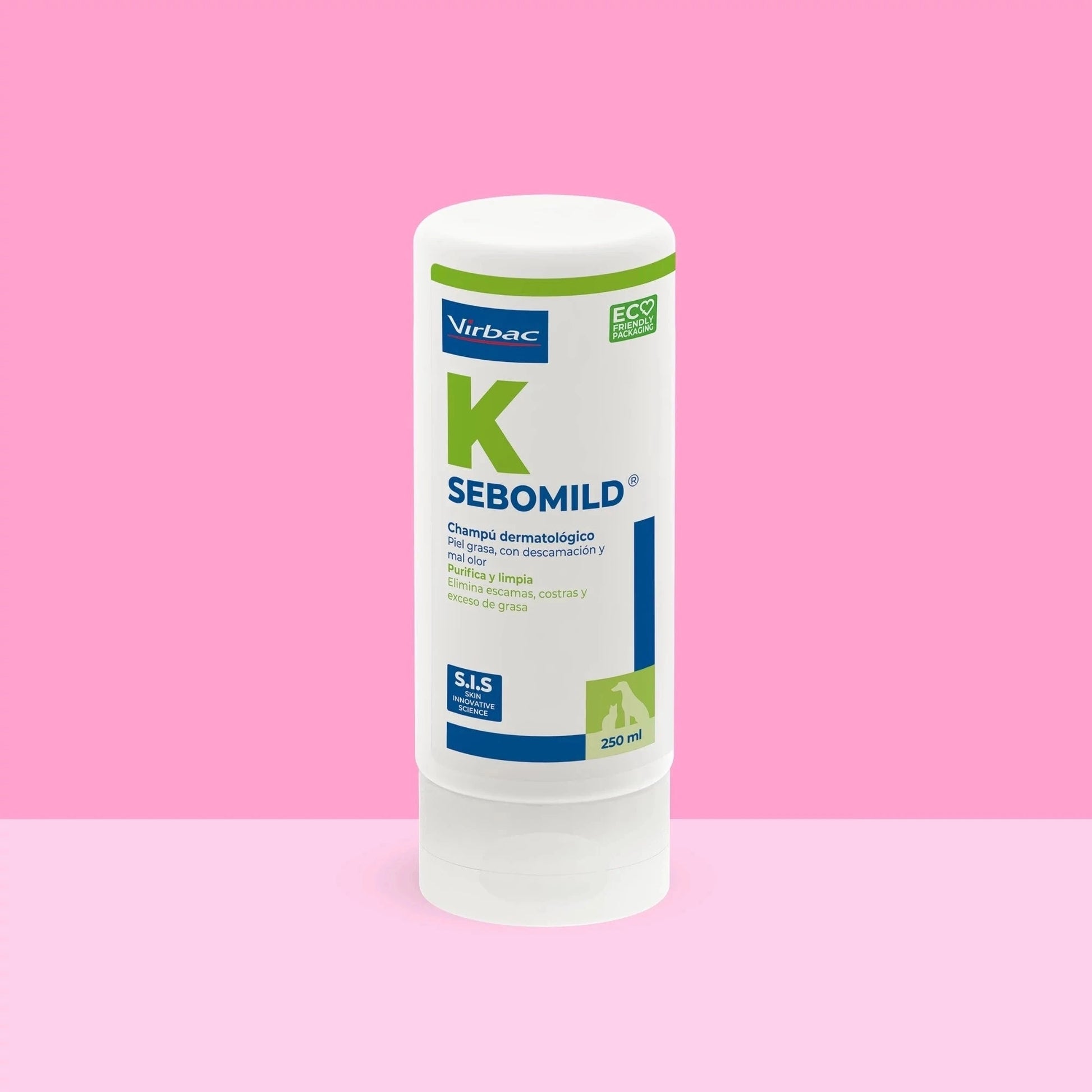 Bote Sebomild K Virbac champú dermatológico 250 ml sobre fondo rosa vibrante, etiqueta blanca y azul con letra K verde, texto Piel grasa con descamación y mal olor, purifica y limpia, elimina escamas costras y exceso de grasa, sellos SIS y ECO FRIENDLY PACKAGING