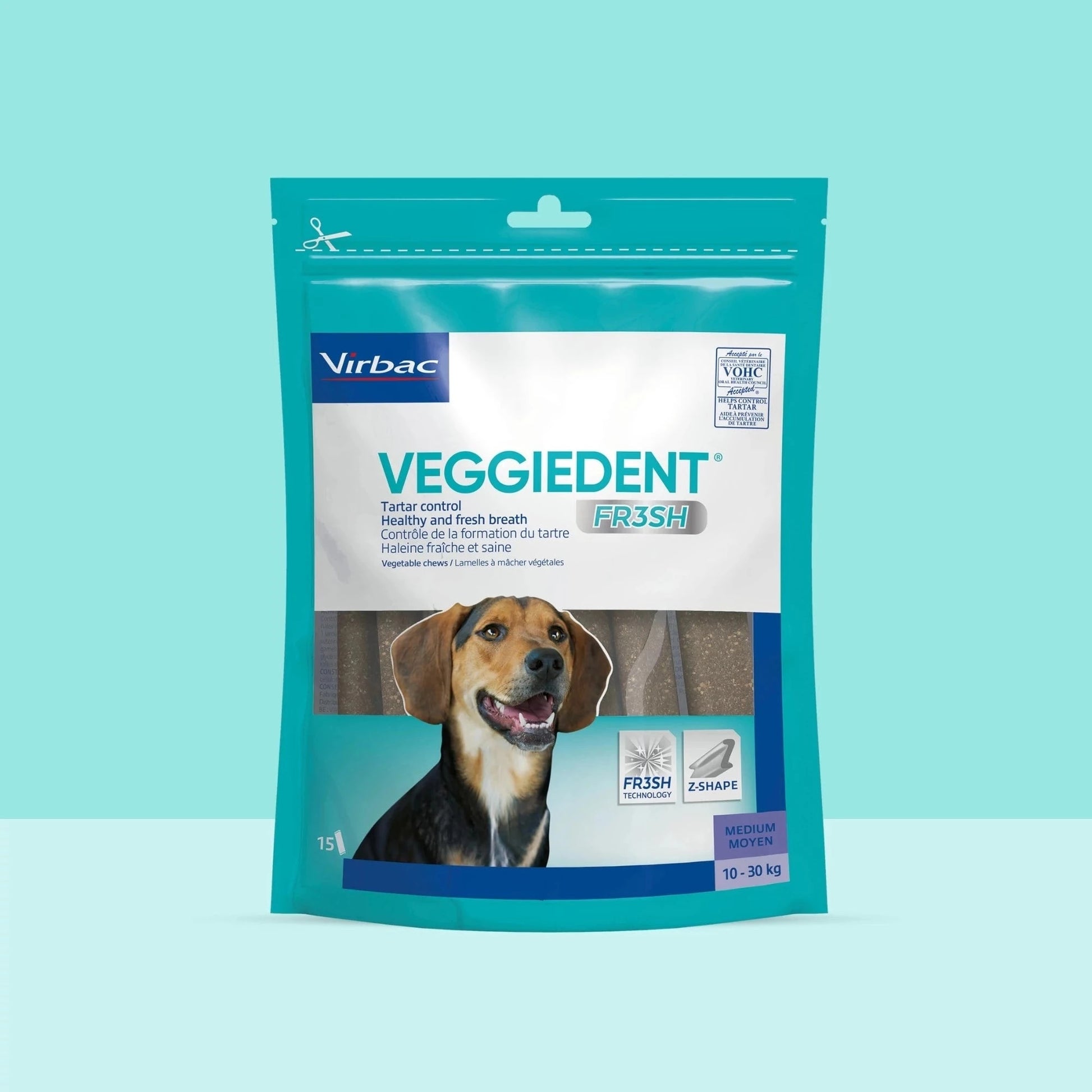 Bolsa Veggiedent FR3SH Virbac talla M de 15 snacks dentales para perros medianos de 10 a 30 kg, sobre fondo turquesa con Beagle sonriendo en portada, sellos FR3SH Technology y Z-SHAPE