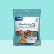 Bolsa Veggiedent FR3SH Virbac talla XS de 15 snacks dentales para perros muy pequeños de menos de 5 kg, sobre fondo turquesa con Pinscher miniatura en portada, sellos FR3SH Technology, Z-SHAPE y VOHC
