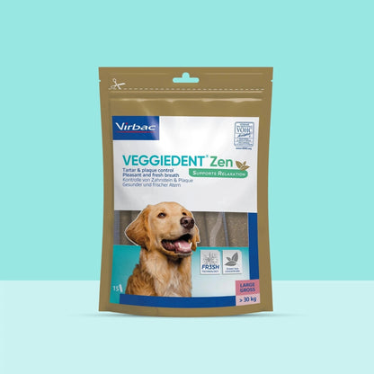 Bolsa dorada Veggiedent ZEN Virbac talla L de 15 snacks dentales relajantes para perros grandes de más de 30 kg, con Golden Retriever sonriendo en portada, etiqueta Supports Relaxation, FR3SH Technology y té verde