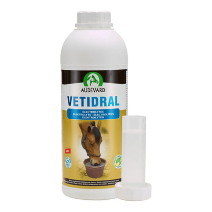 Botella de Vetidral Solution electrolitos para caballos con su vaso medidor transparente